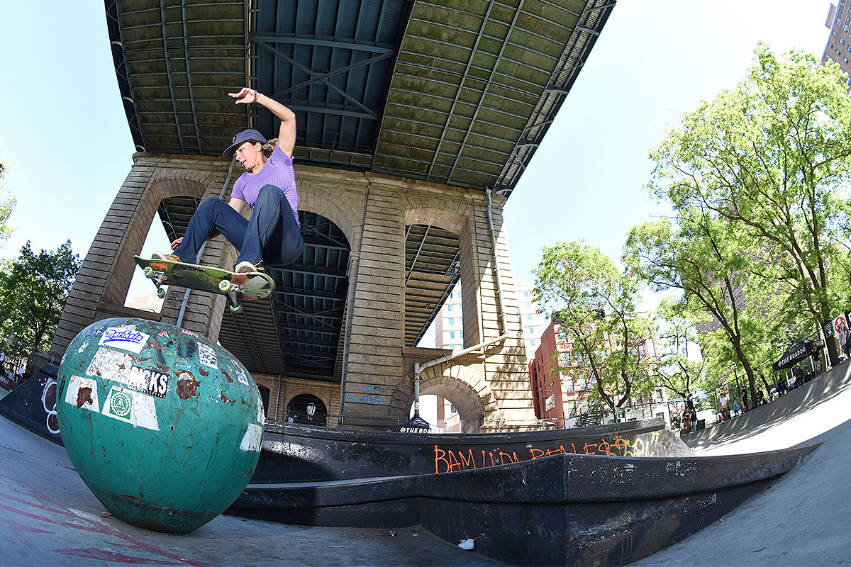 The Boardr Amateur Skateboarding at NYC - Ollie