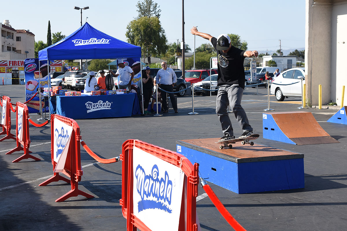 Marinela Skateboarding Demos - Manual