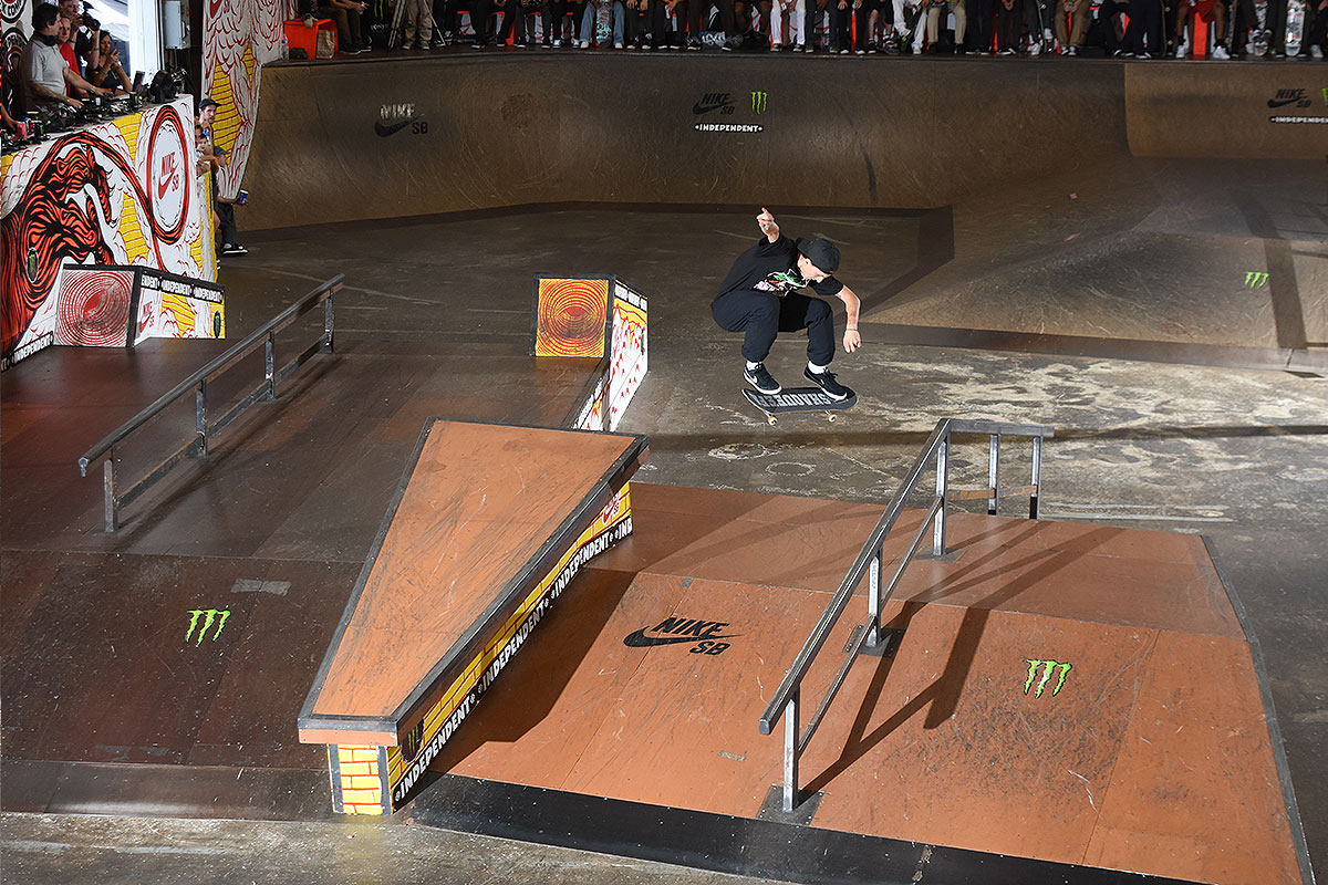 Tampa Am 2017 - Knibbs Fakie Flip