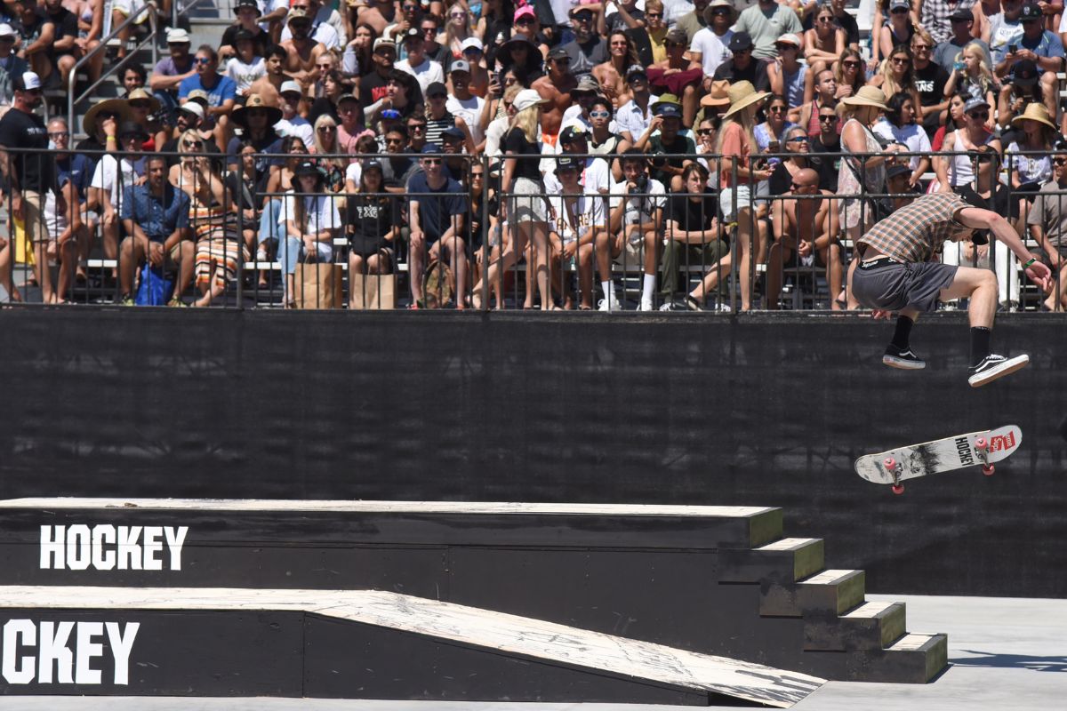 Vans Showdown - Ben on the Hockey Obstacle