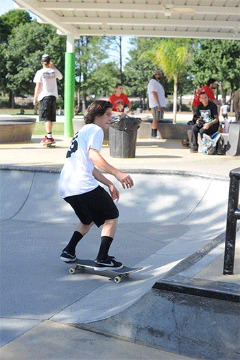 Jereme Knibbs Gonz Trick on the Bar at Innoskate