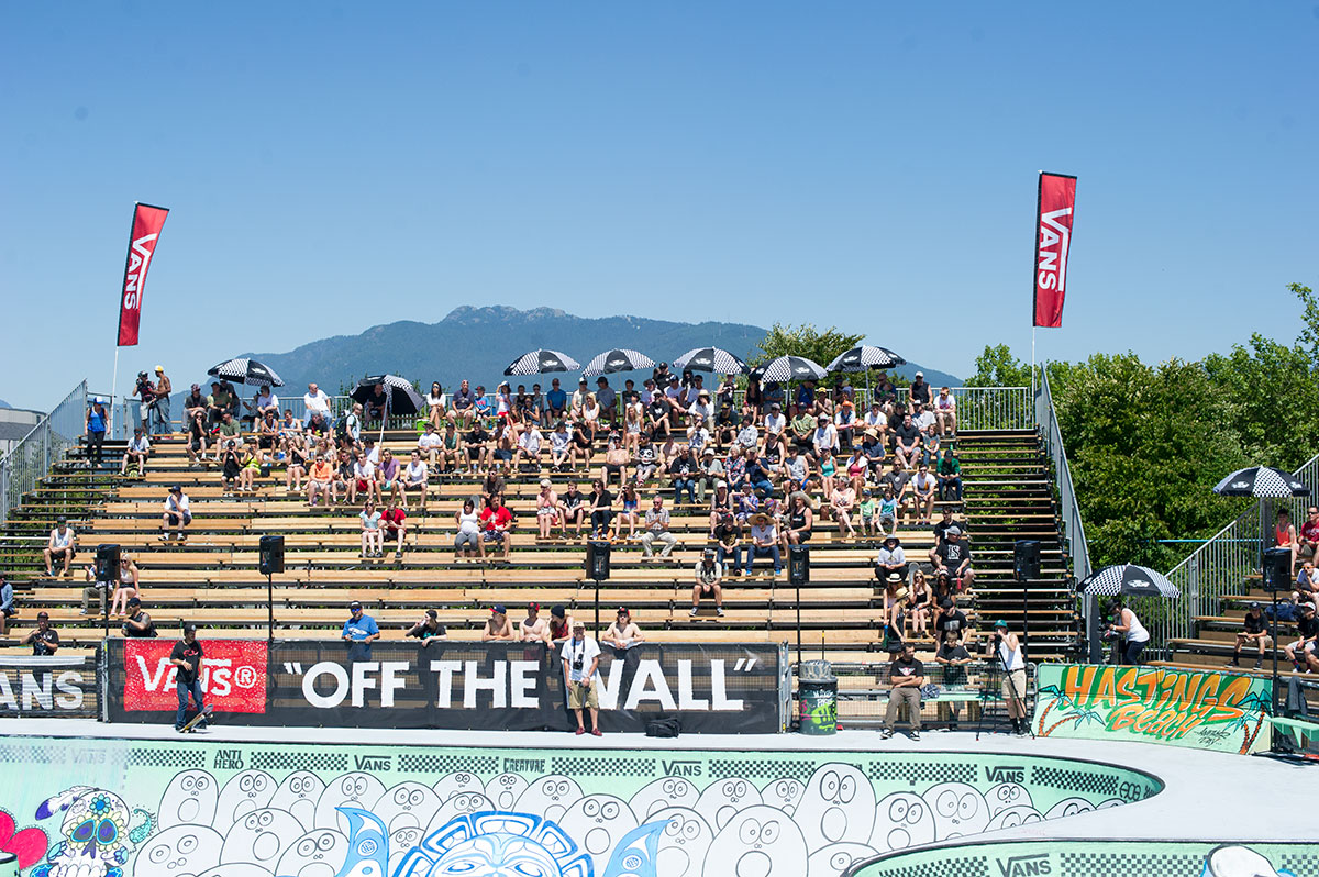 Mountains and Crowd at Van Doren Invitational Vancouver