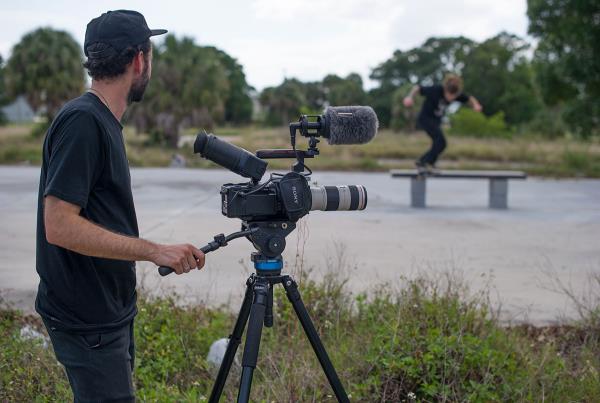 Joe and Hellaclips DIY Tampa Skateboarding Spot Delivery