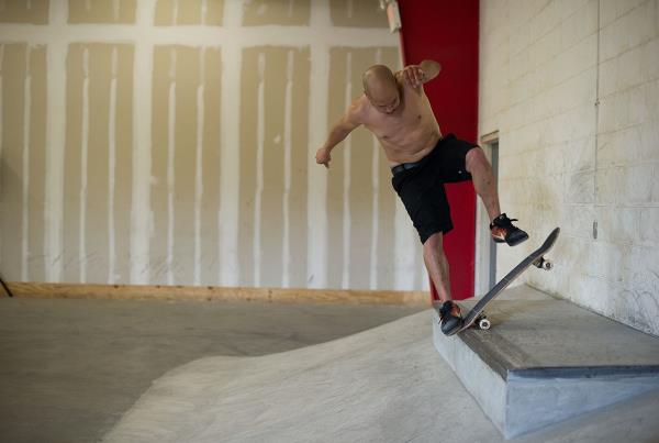 Bluntslide 2 at Levi&#39;s and Hellaclips DIY Tampa Skateboarding Spot Delivery